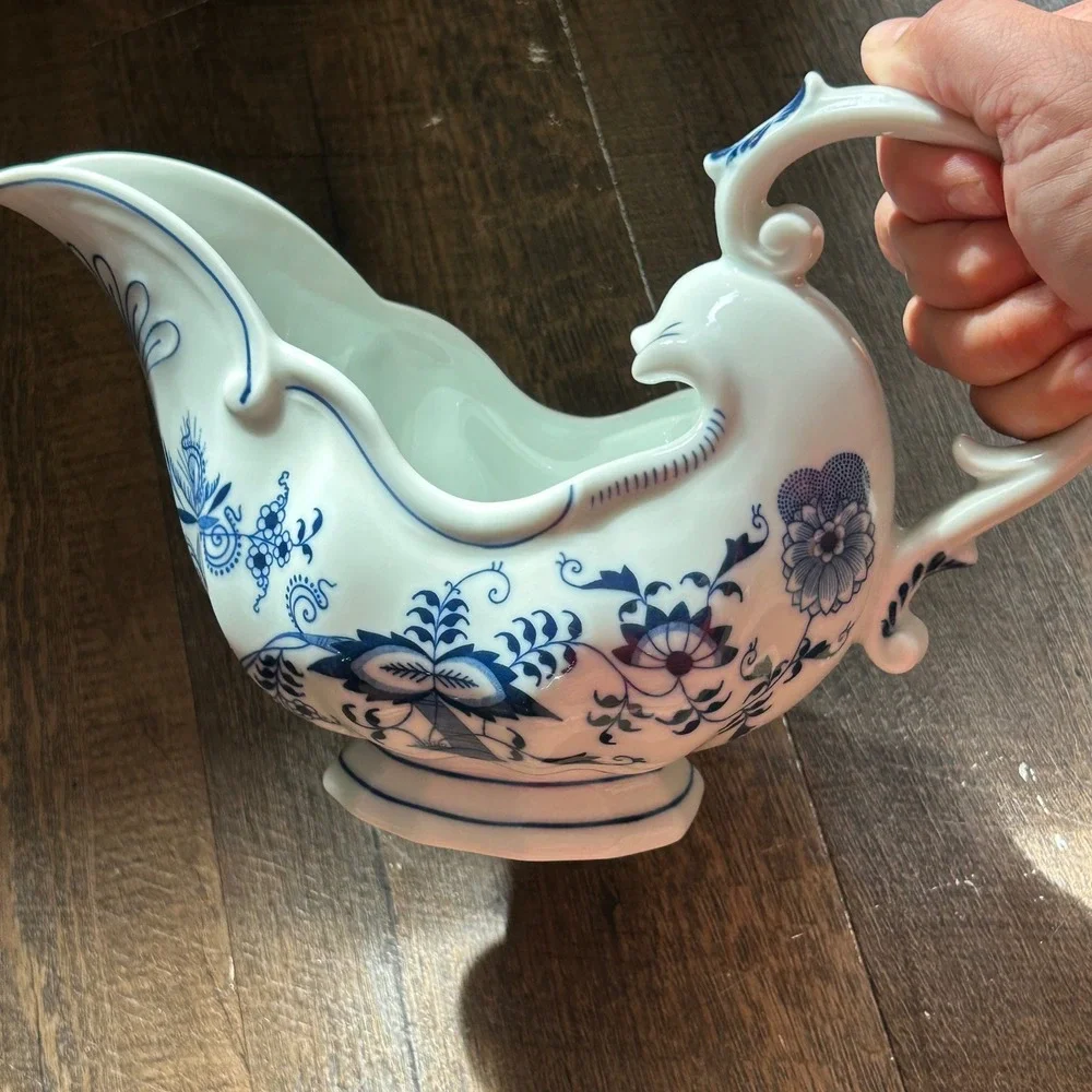 Blue Danube Blue Onion Japan Large Gravy Boat Porcelain Scalloped